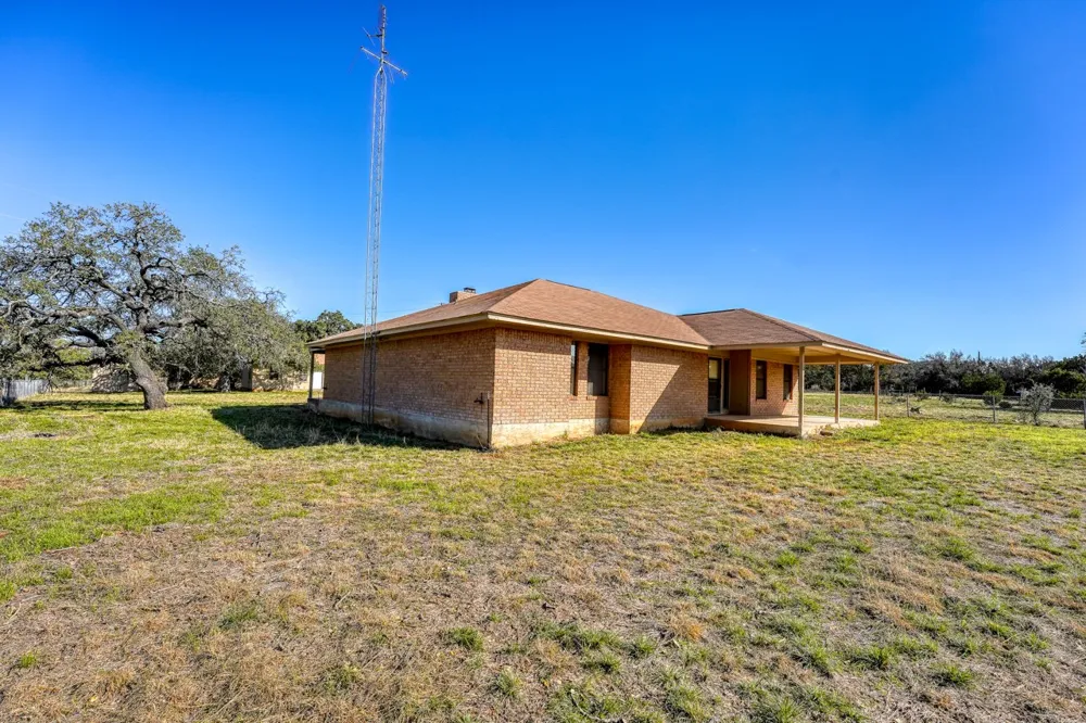 2334 CR 105 Lampasas, TX 76550