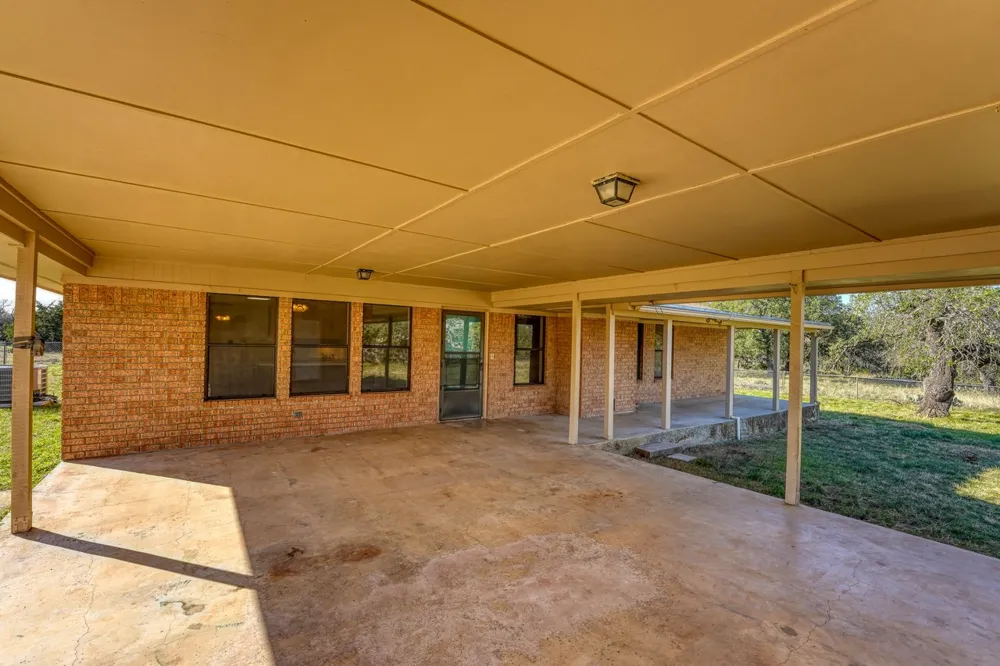 2334 CR 105 Lampasas, TX 76550