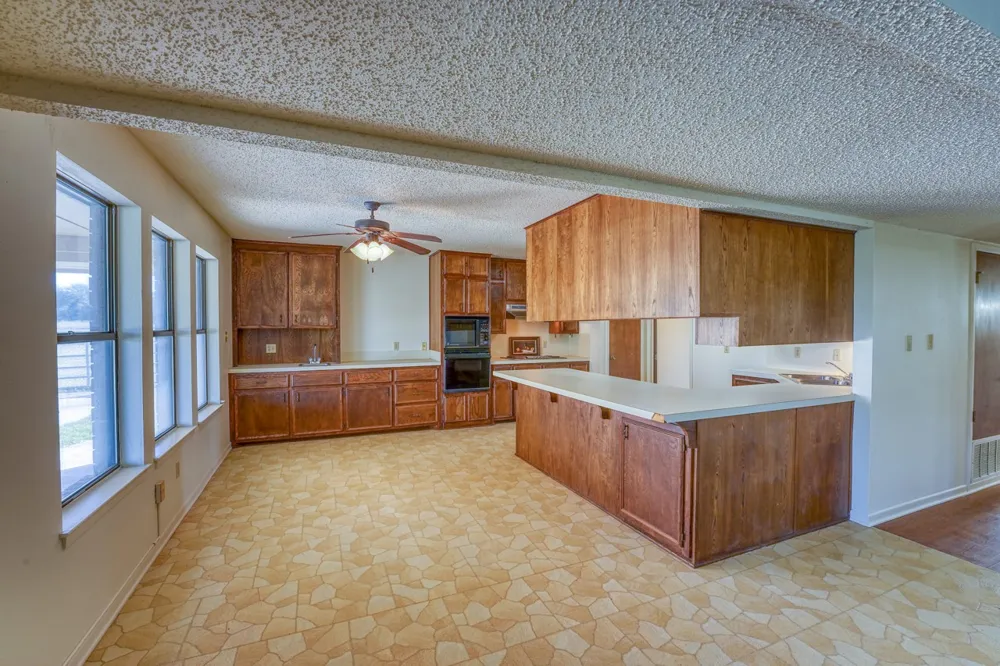 2334 CR 105 Lampasas, TX 76550