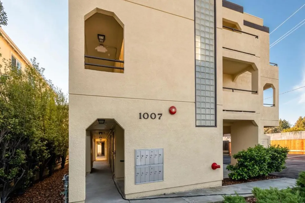 1007 Hemlock Avenue Millbrae, CA 94030