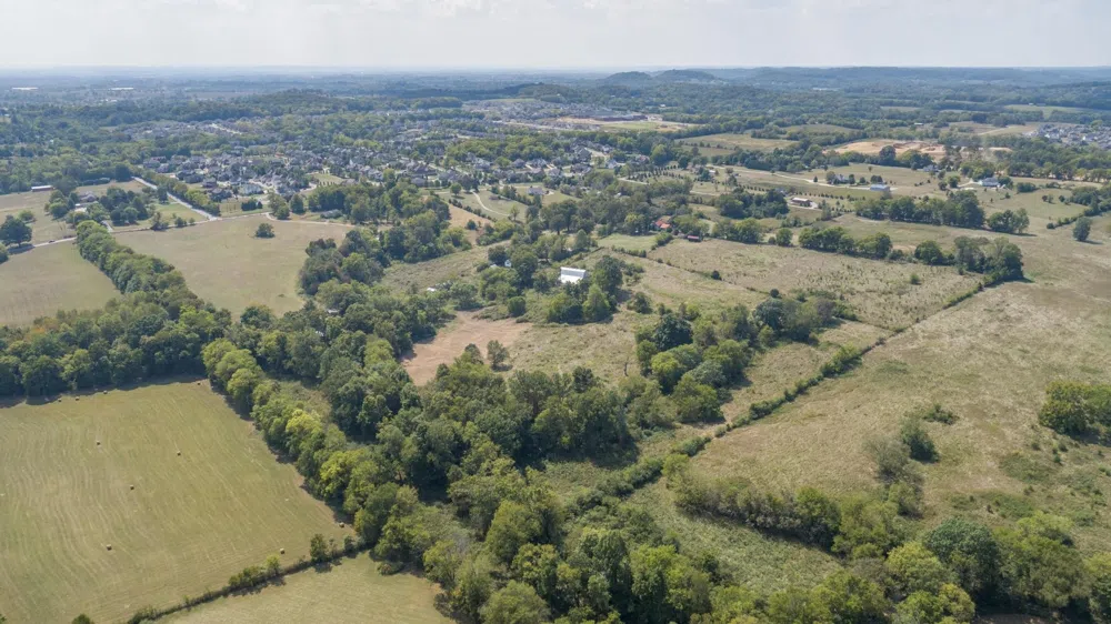 2762 Critz Ln Thompsons Station, TN 37179