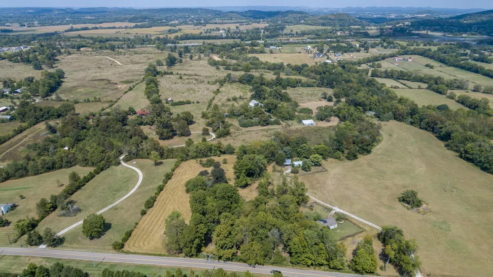 2762 Critz Ln Thompsons Station, TN 37179