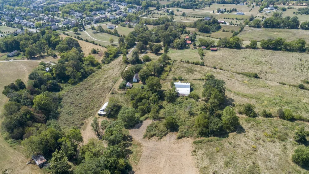 2762 Critz Ln Thompsons Station, TN 37179
