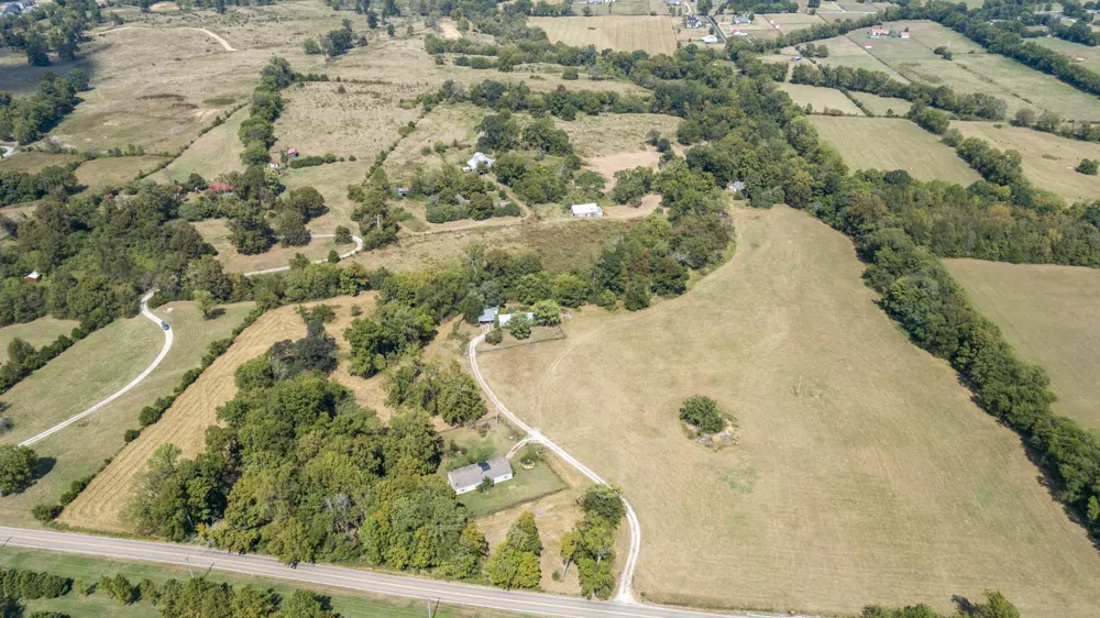 2762 Critz Ln Thompsons Station, TN 37179