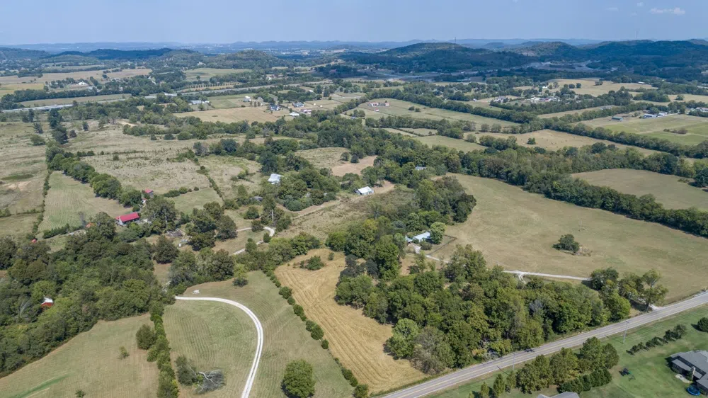 2762 Critz Ln Thompsons Station, TN 37179