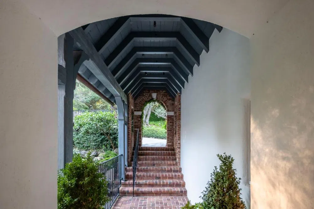 3085 Ralston Avenue Hillsborough, CA 94010