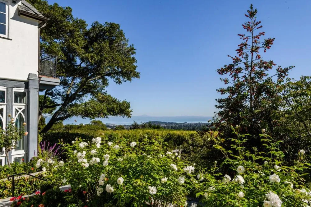 3085 Ralston Avenue Hillsborough, CA 94010