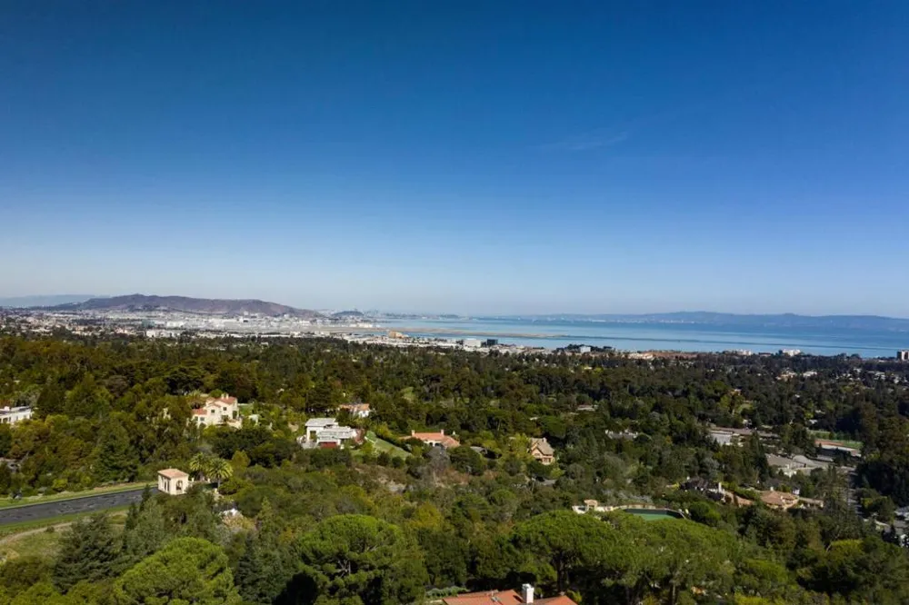 3085 Ralston Avenue Hillsborough, CA 94010