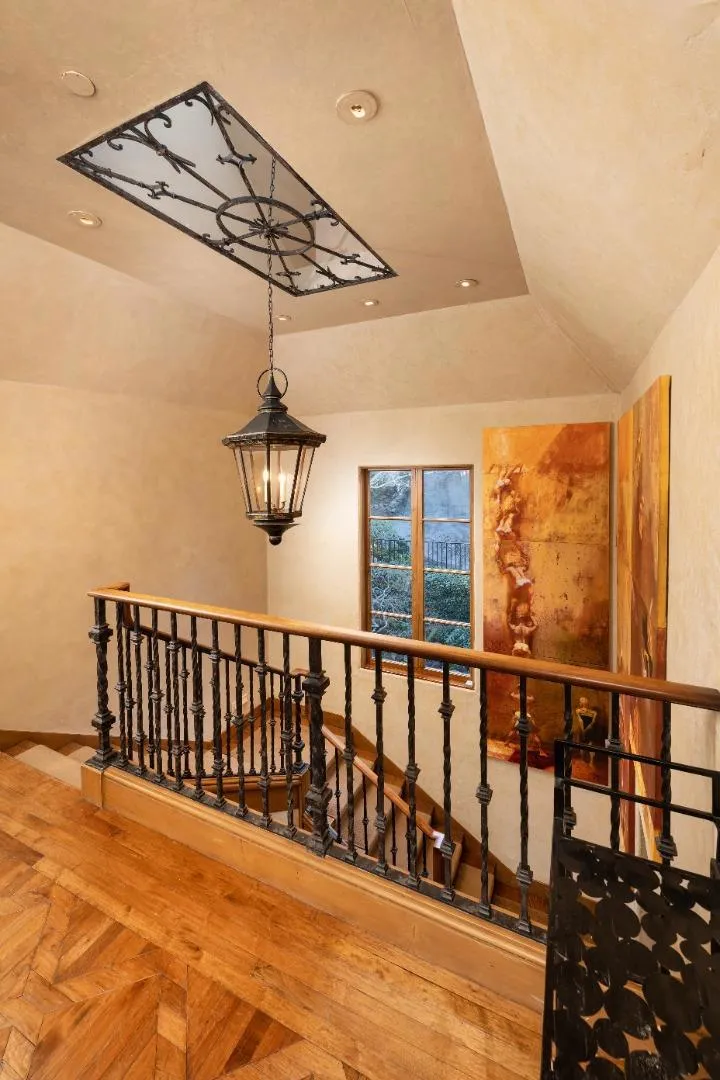 3085 Ralston Avenue Hillsborough, CA 94010