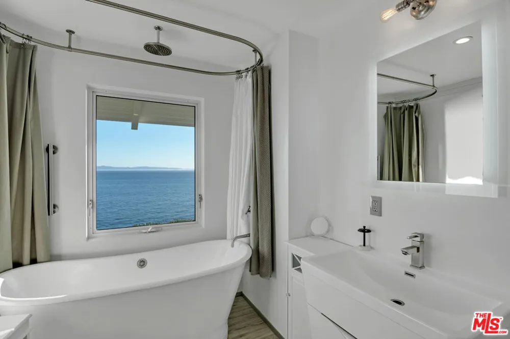 2011 Edgewater Way Santa Barbara, CA 93109
