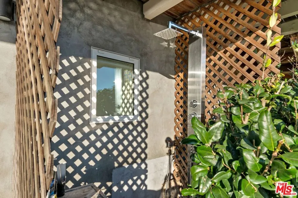 2011 Edgewater Way Santa Barbara, CA 93109