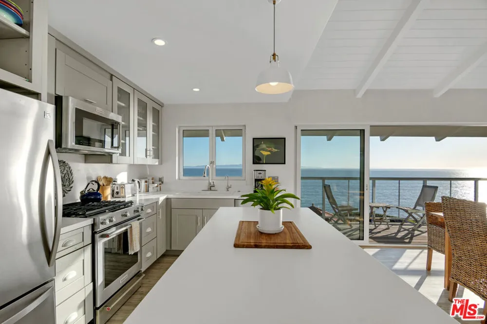 2011 Edgewater Way Santa Barbara, CA 93109