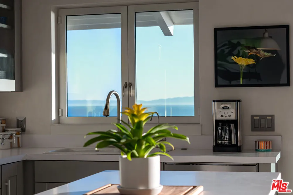 2011 Edgewater Way Santa Barbara, CA 93109
