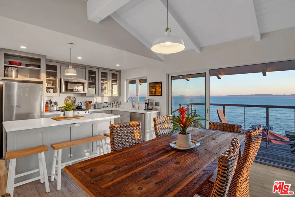 2011 Edgewater Way Santa Barbara, CA 93109