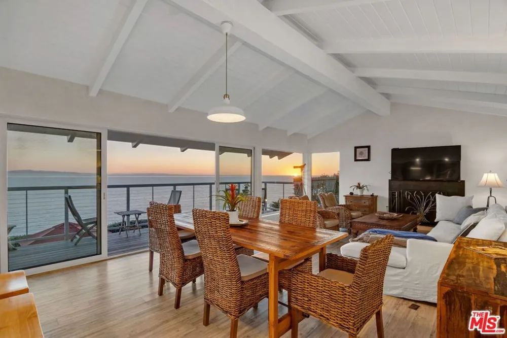 2011 Edgewater Way Santa Barbara, CA 93109