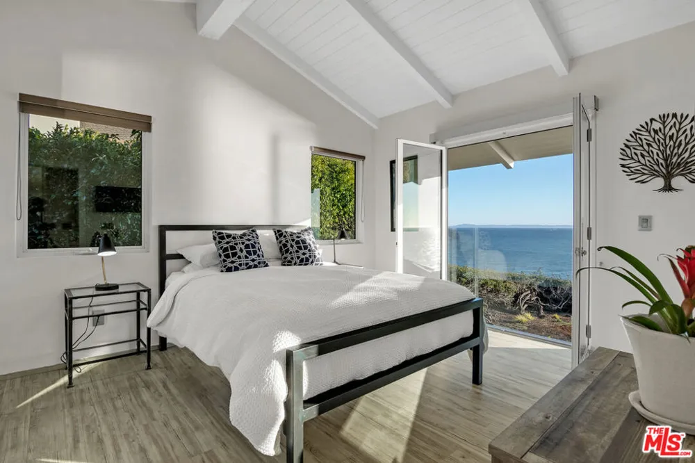 2011 Edgewater Way Santa Barbara, CA 93109