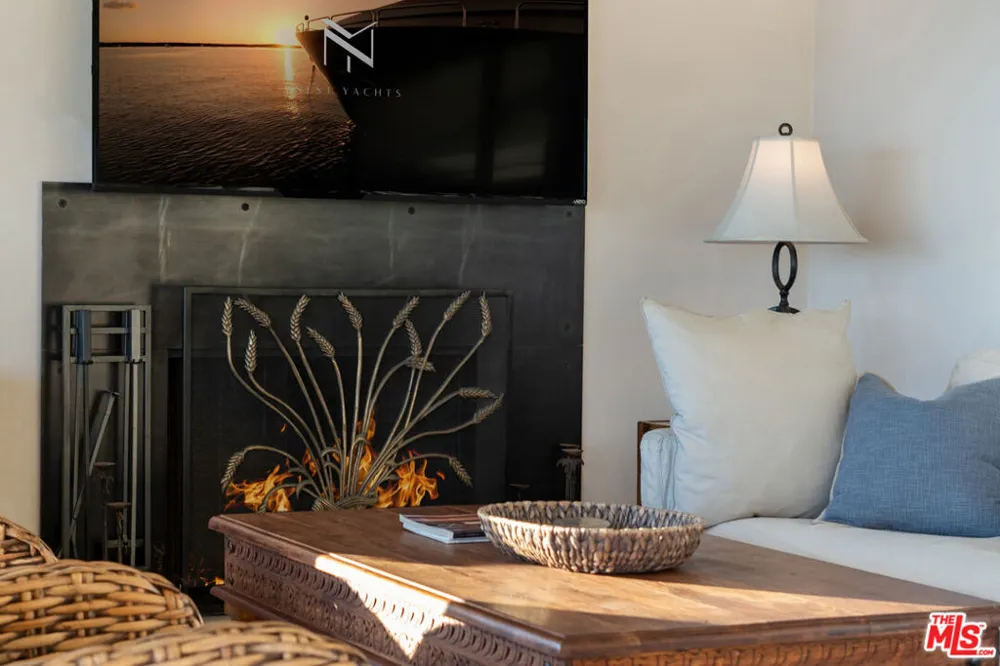 2011 Edgewater Way Santa Barbara, CA 93109