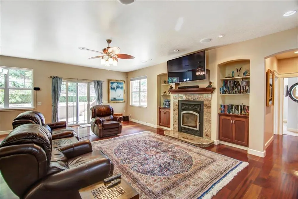 839 Calabasas Road Watsonville, CA 95076