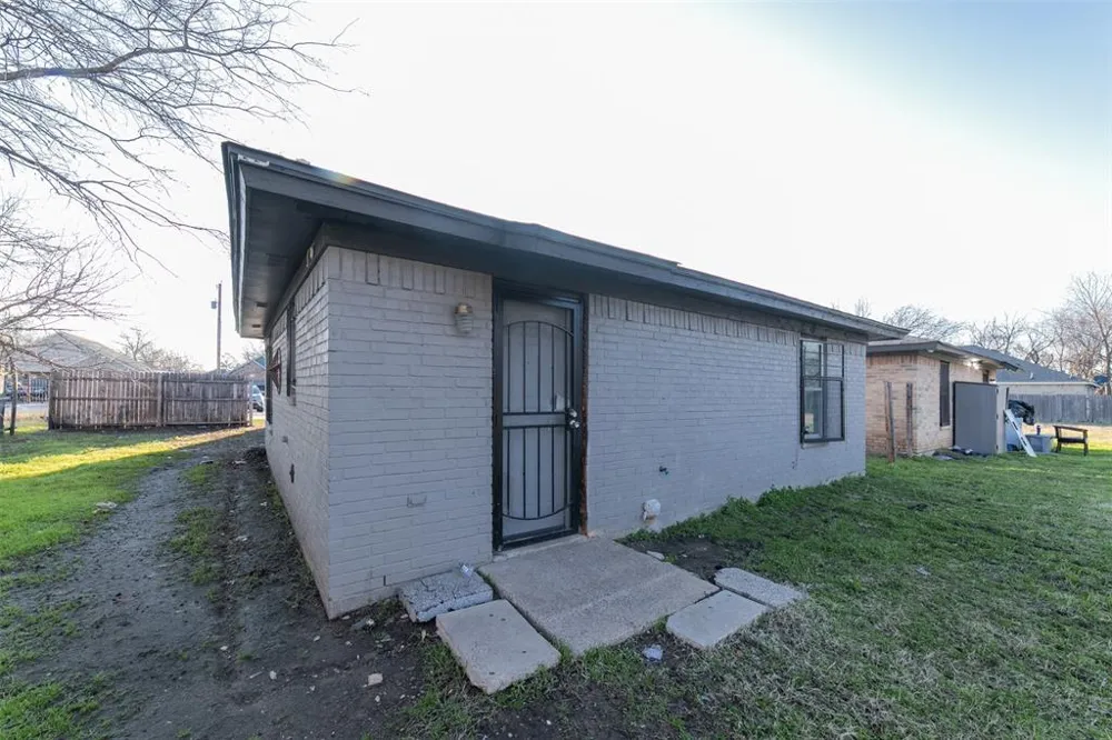 3844 Waldorf Street Fort Worth, TX 76119