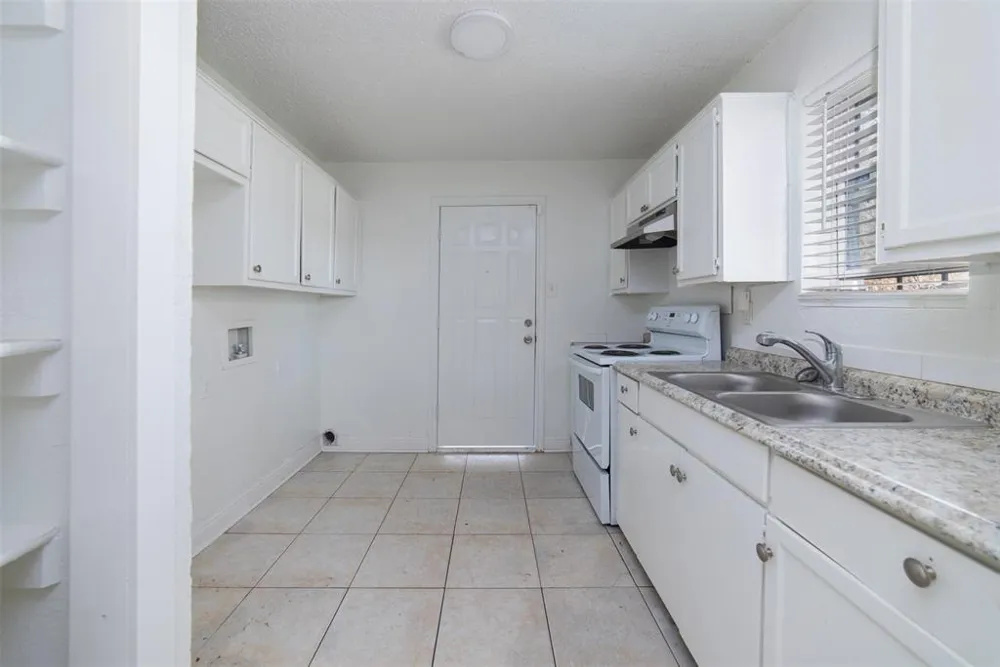 3844 Waldorf Street Fort Worth, TX 76119
