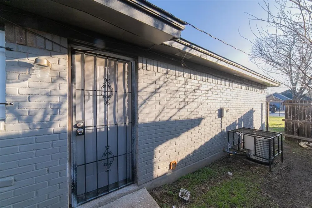 3844 Waldorf Street Fort Worth, TX 76119