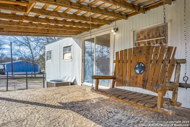 741 JULIA DR Comfort, TX 78013