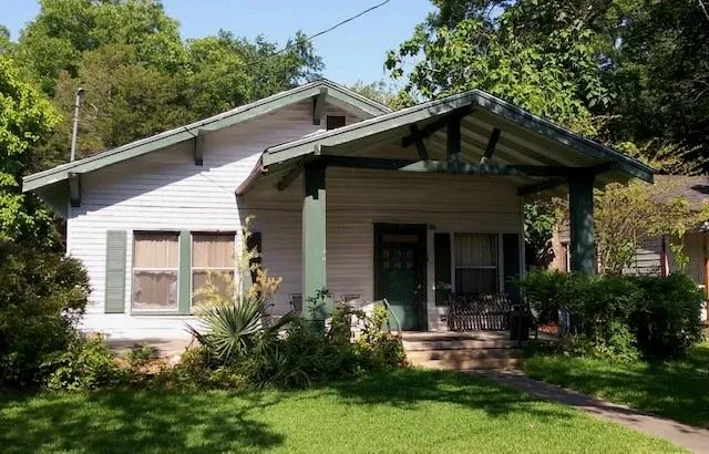 1326 S Walnut Street Sherman, TX 75090