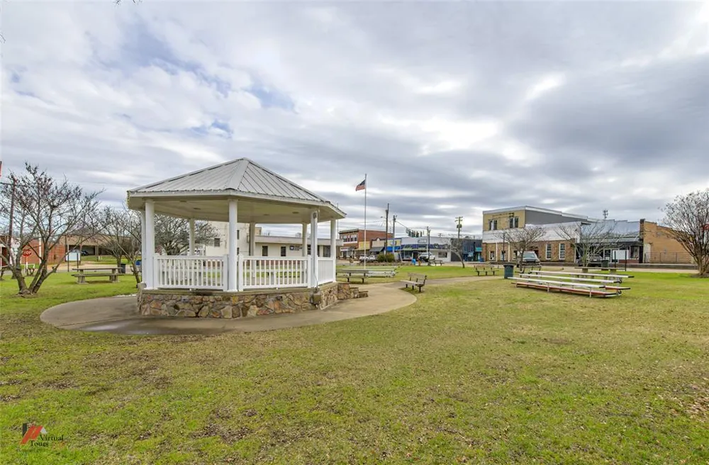 126 W Louisiana Avenue Vivian, LA 71082