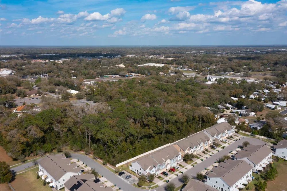 E. 10th Street COUNTRYMEN COURT. Apopka, FL 32703