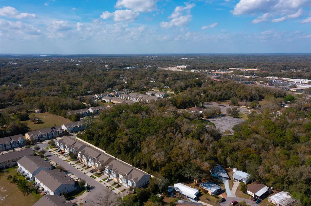 E. 10th Street COUNTRYMEN COURT. Apopka, FL 32703