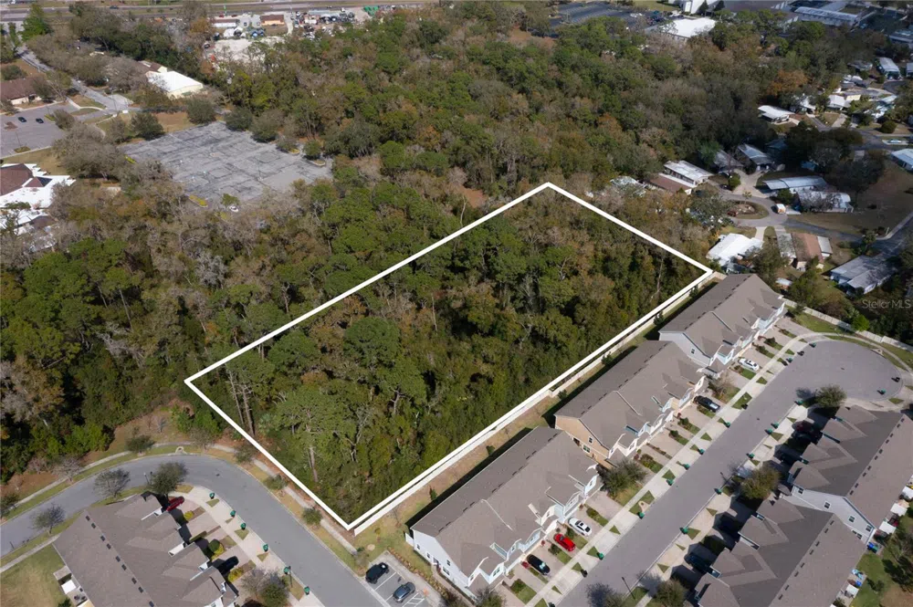 E. 10th Street COUNTRYMEN COURT. Apopka, FL 32703