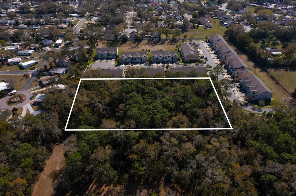 E. 10th Street COUNTRYMEN COURT. Apopka, FL 32703