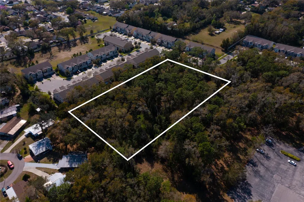 E. 10th Street COUNTRYMEN COURT. Apopka, FL 32703