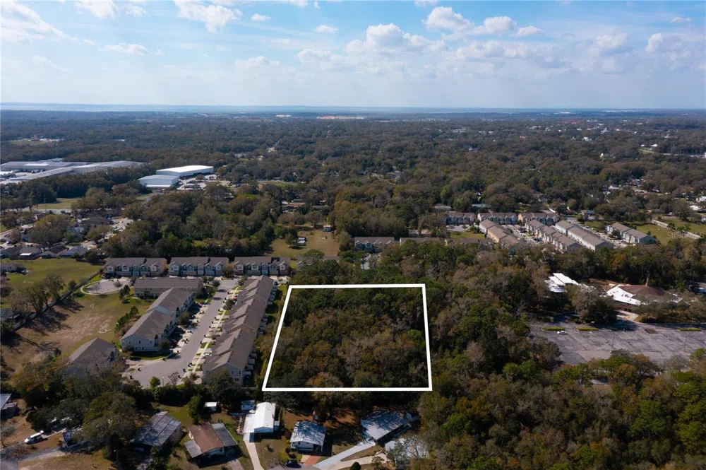 E. 10th Street COUNTRYMEN COURT. Apopka, FL 32703