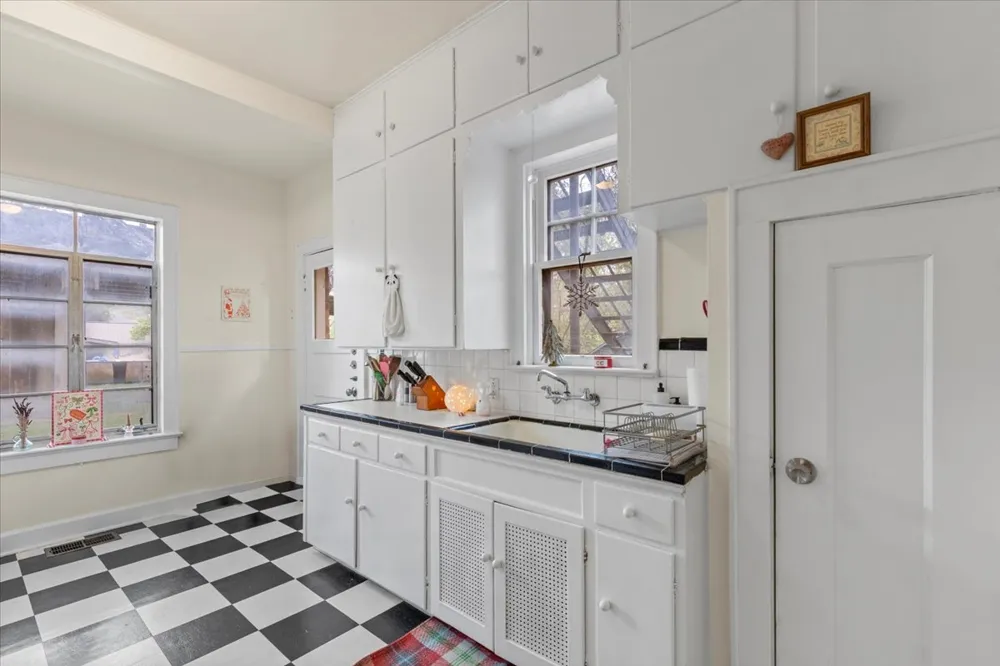 1509 Parkway Austin, TX 78703