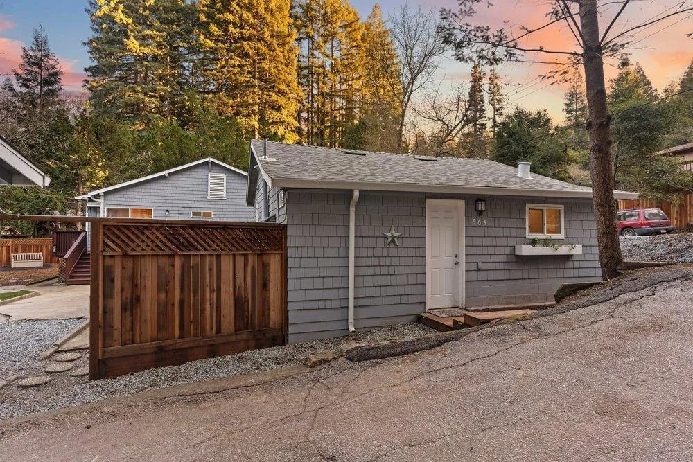 564 Hillcrest Drive Felton, CA 95018