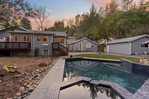564 Hillcrest Drive