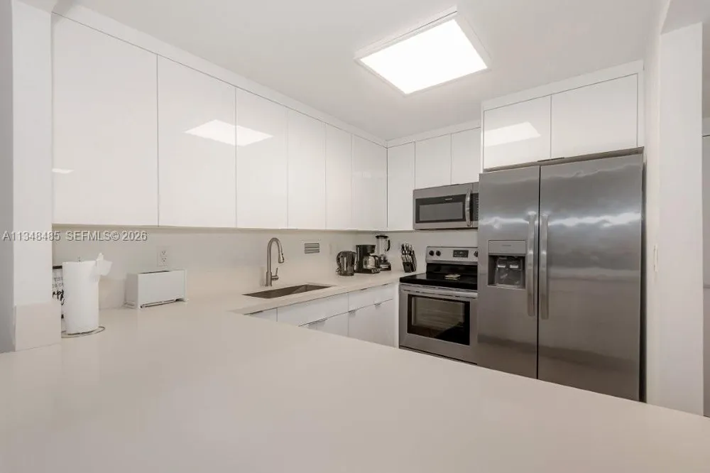 2301 Collins Ave #927 Miami Beach, FL 33139