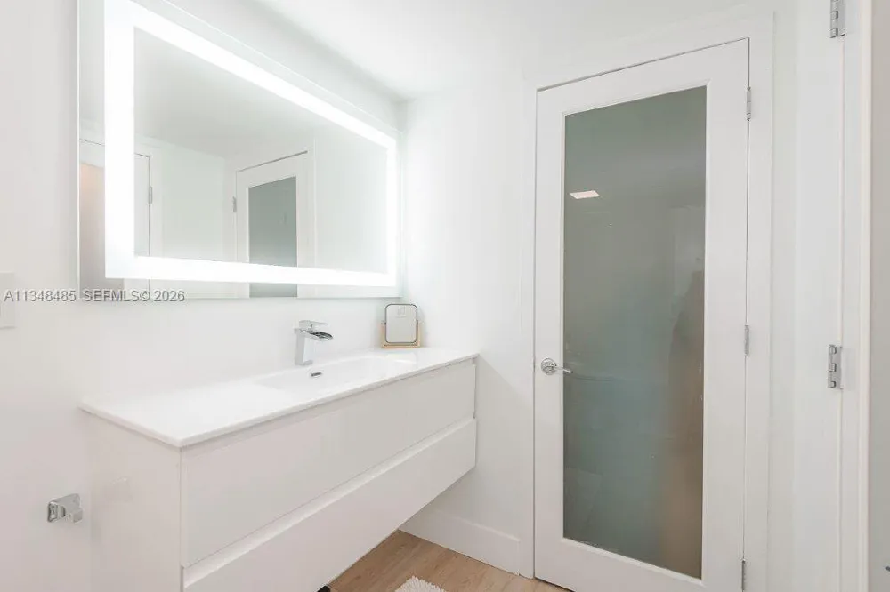 2301 Collins Ave #927 Miami Beach, FL 33139
