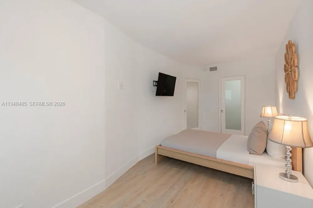 2301 Collins Ave #927 Miami Beach, FL 33139