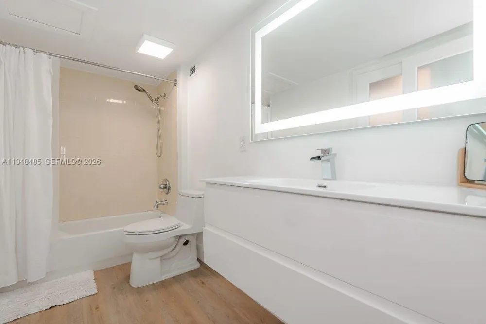 2301 Collins Ave #927 Miami Beach, FL 33139