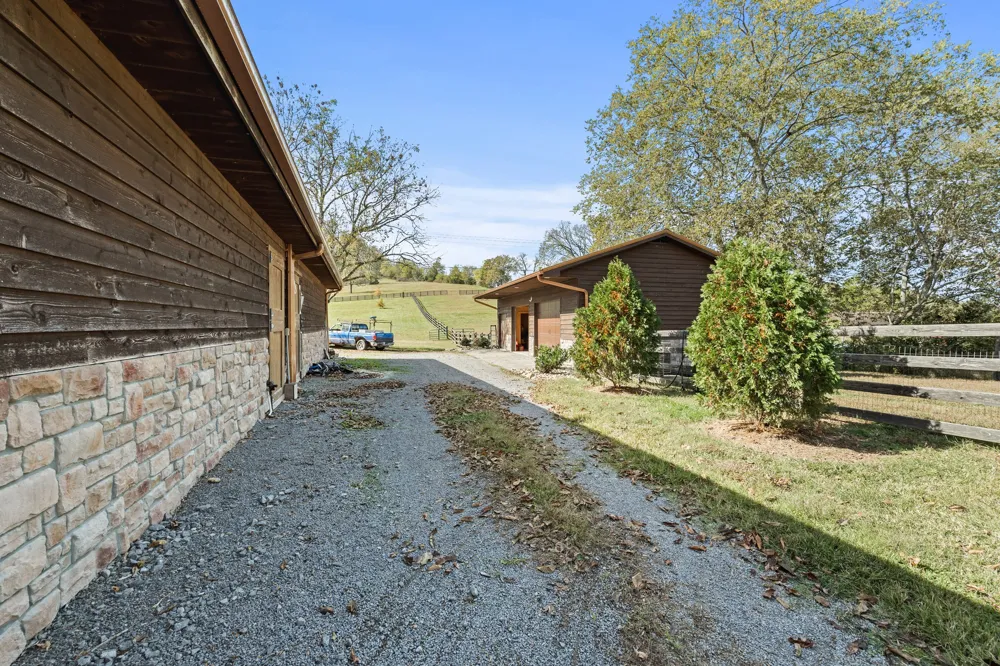 11528 Dodson Branch Hwy Gainesboro, TN 38562