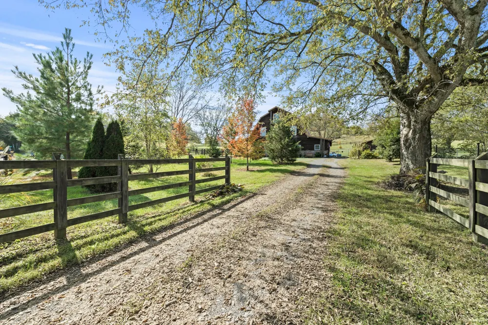 11528 Dodson Branch Hwy Gainesboro, TN 38562