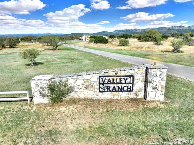 316 Robin Rd Camp Wood, TX 78833