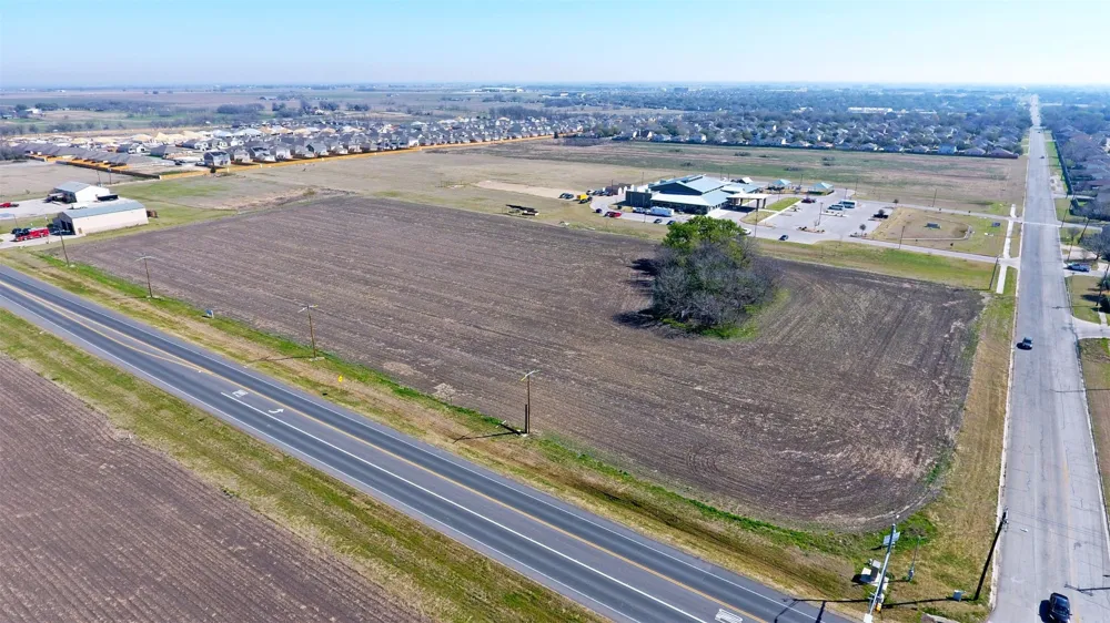 709 Carlos G Parker Boulevard NW Taylor, TX 76574