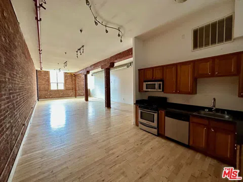 726 S Santa Fe Avenue #202