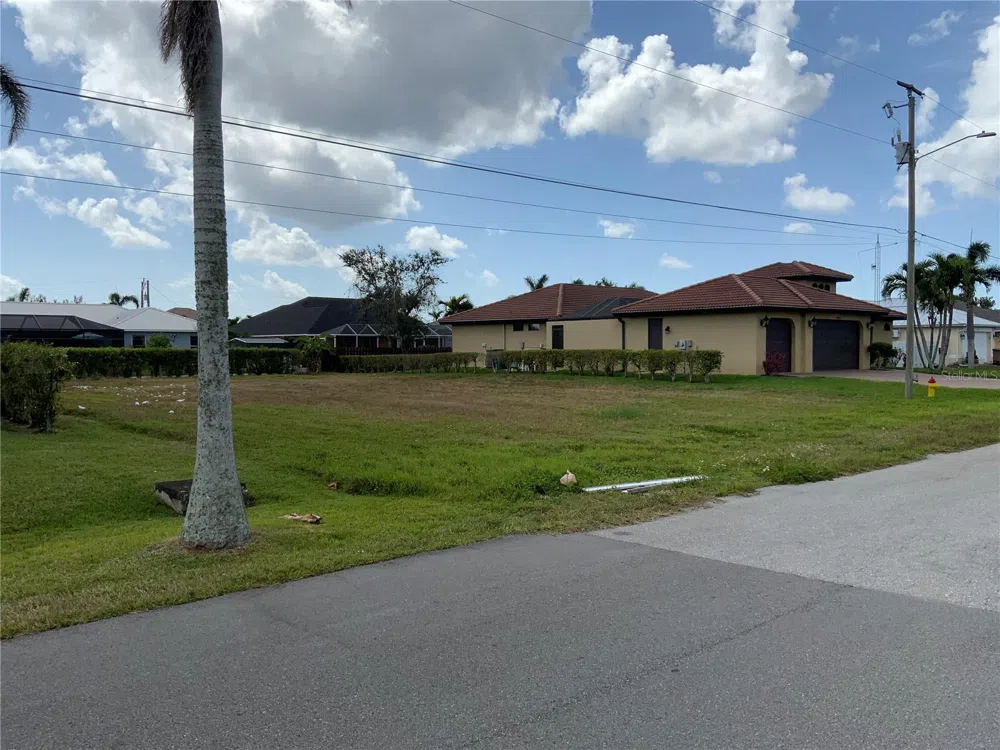2510 MIRACLE PARKWAY Cape Coral, FL 33914