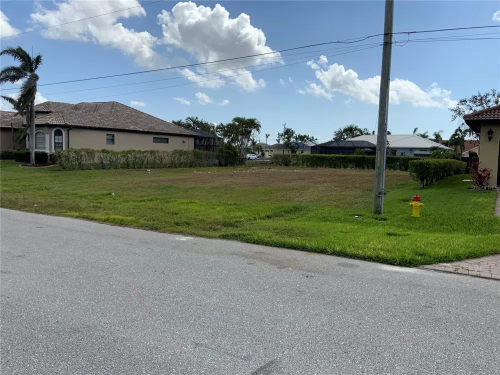 2510 MIRACLE PARKWAY Cape Coral, FL 33914