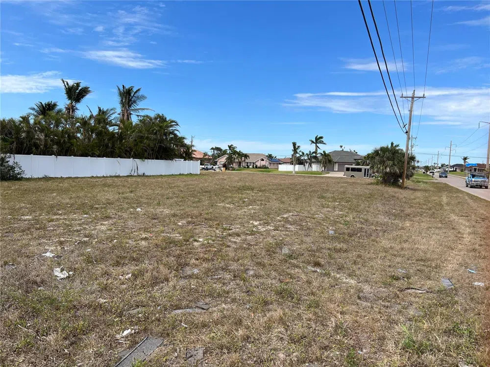 2000 SW 28TH TERRACE Cape Coral, FL 33914