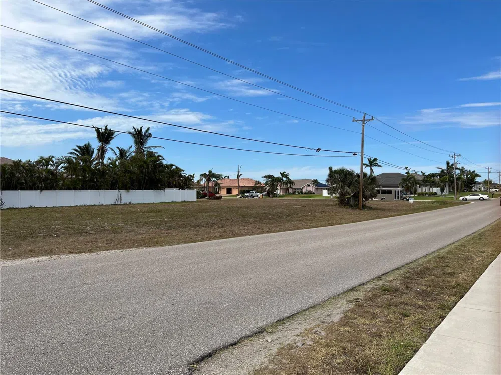 2000 SW 28TH TERRACE Cape Coral, FL 33914